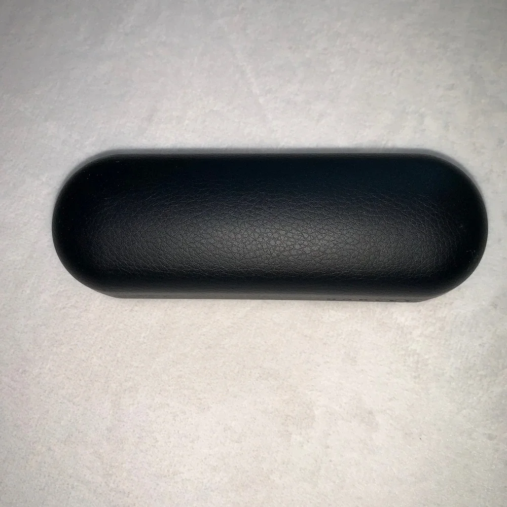 Oakley‎ black clam shell sunglass case
